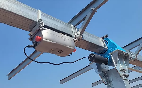 How to Achieve Efficient Management of Photovoltaic Power Stations Through Zeyang Network Communication Box?